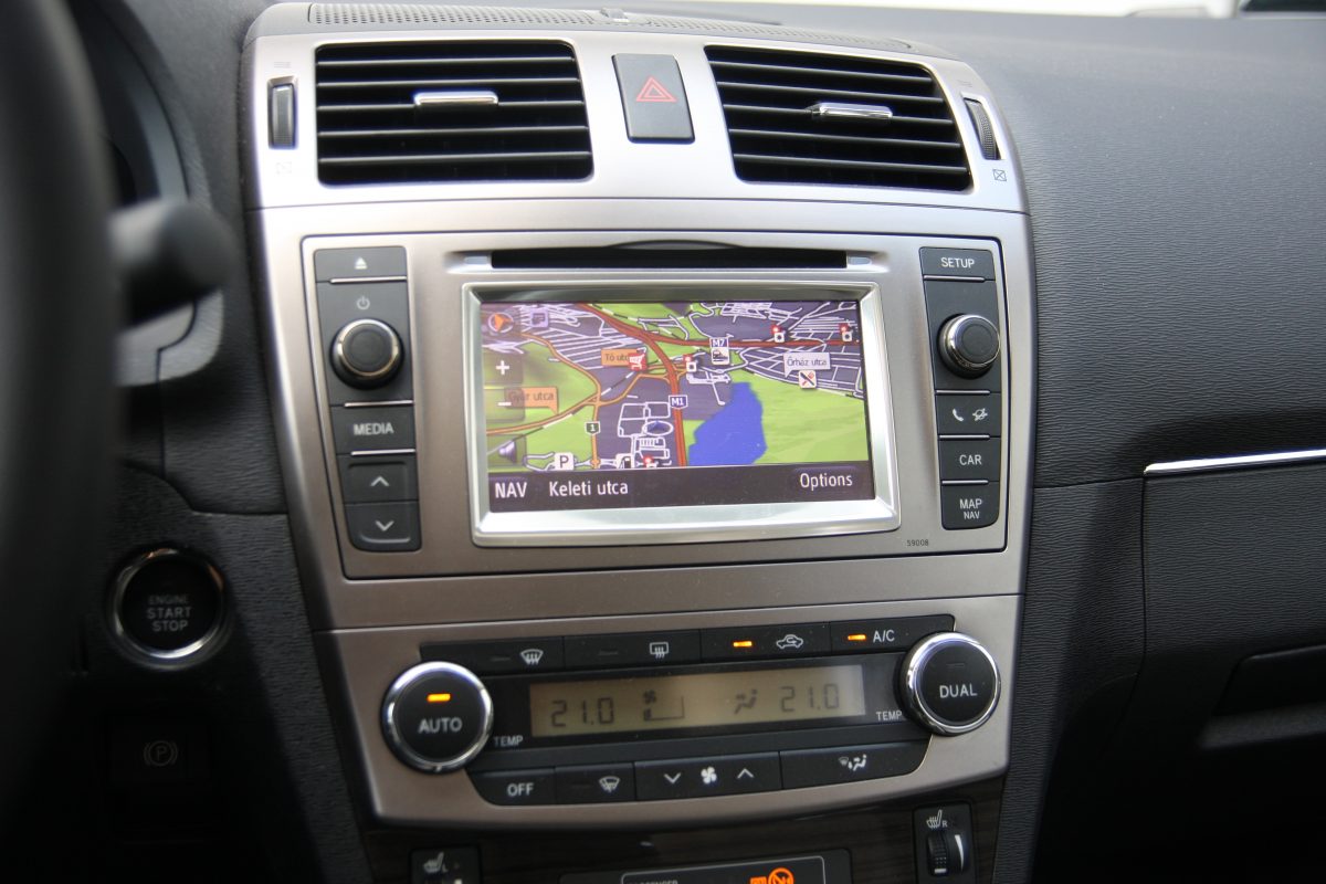TOYOTA AVENSIS