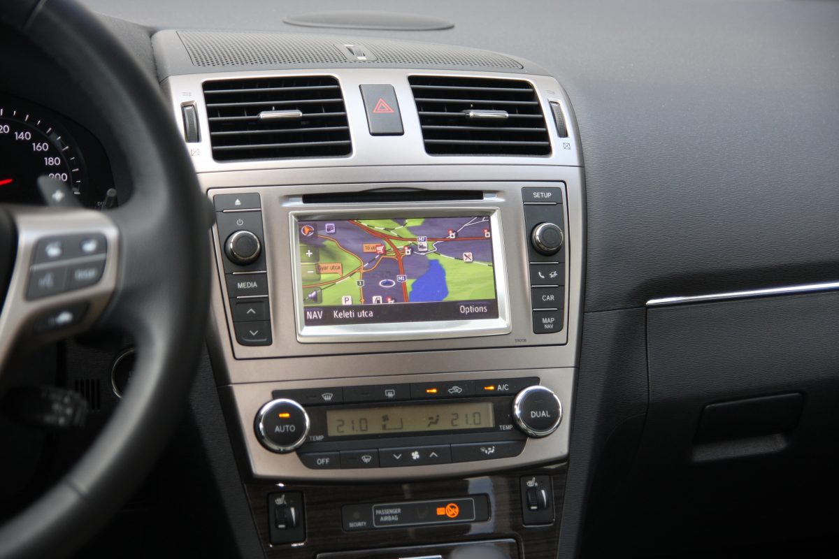 TOYOTA AVENSIS