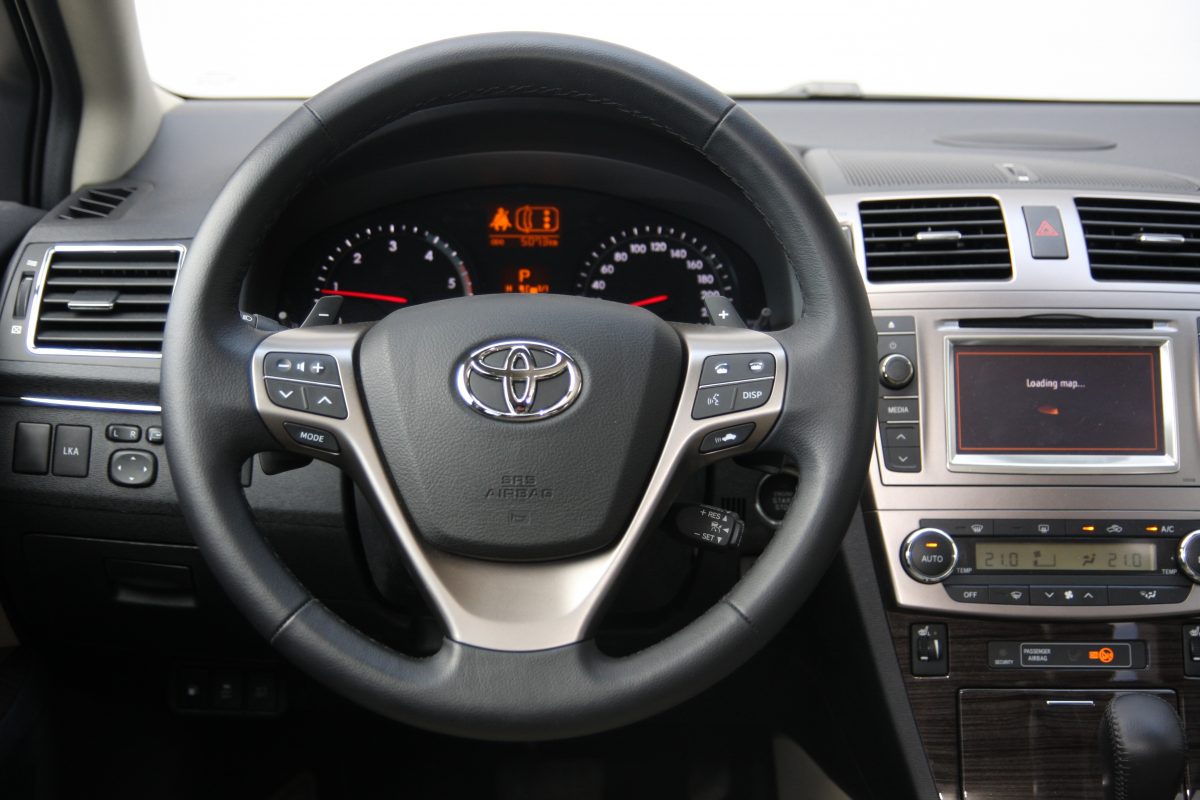 TOYOTA AVENSIS