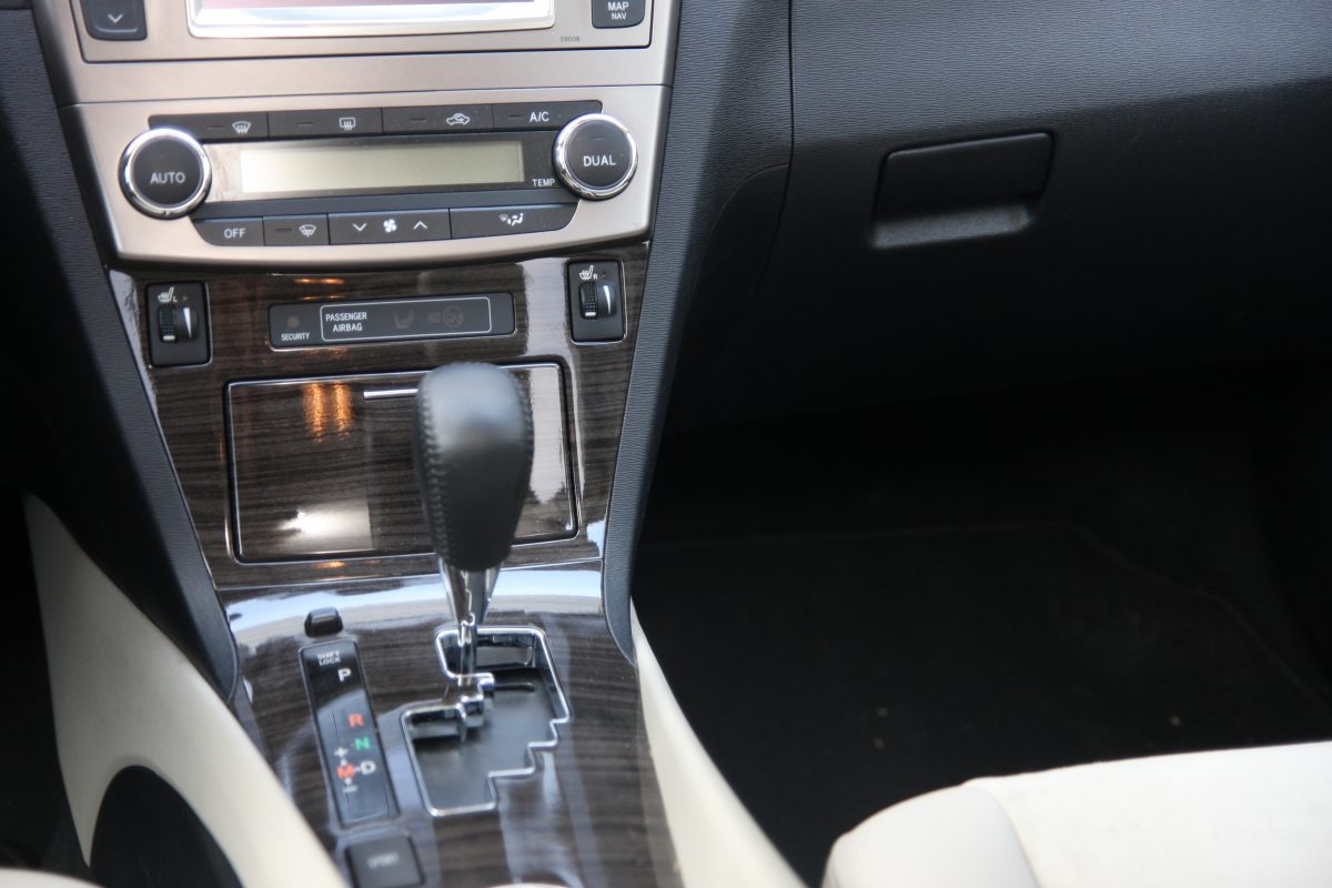 TOYOTA AVENSIS