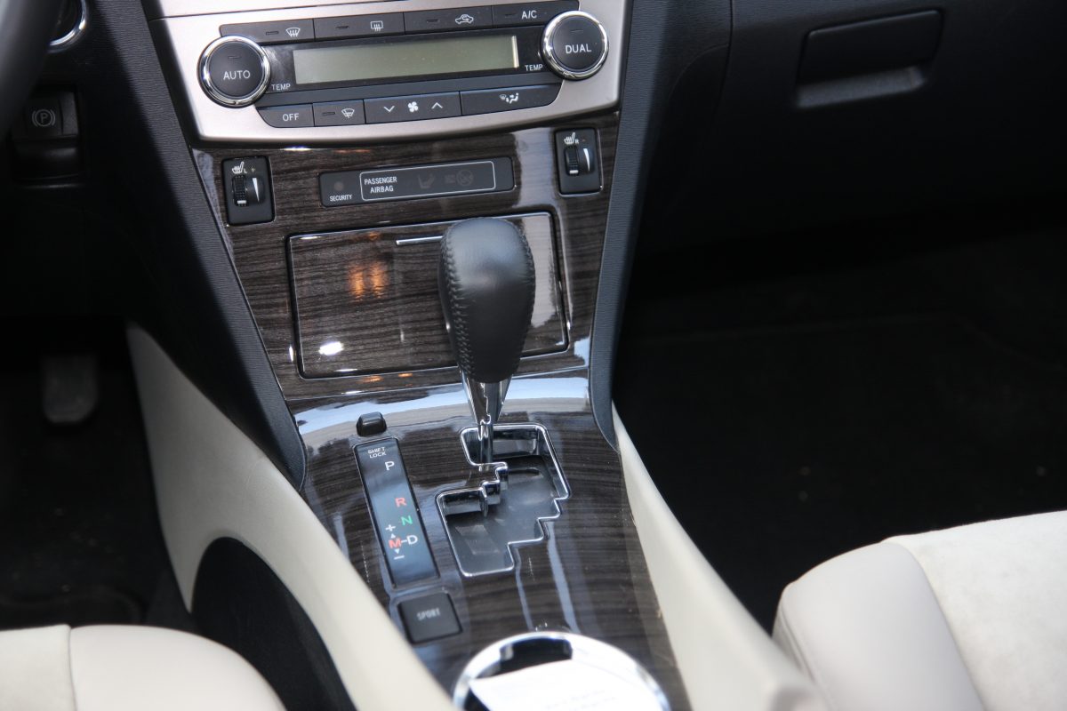 TOYOTA AVENSIS