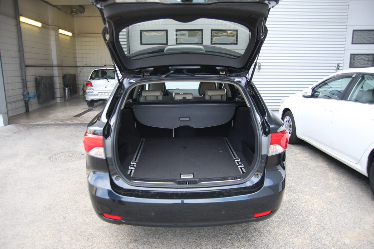 TOYOTA AVENSIS