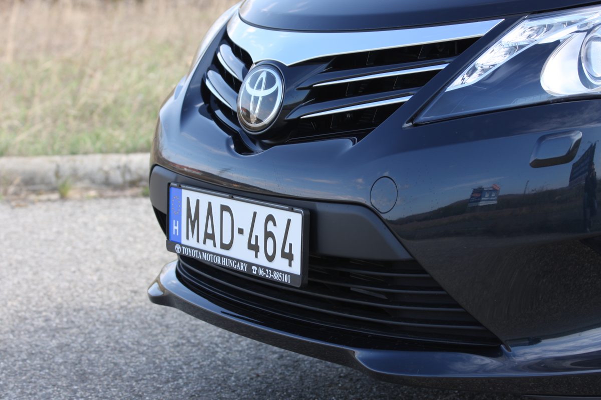 TOYOTA AVENSIS
