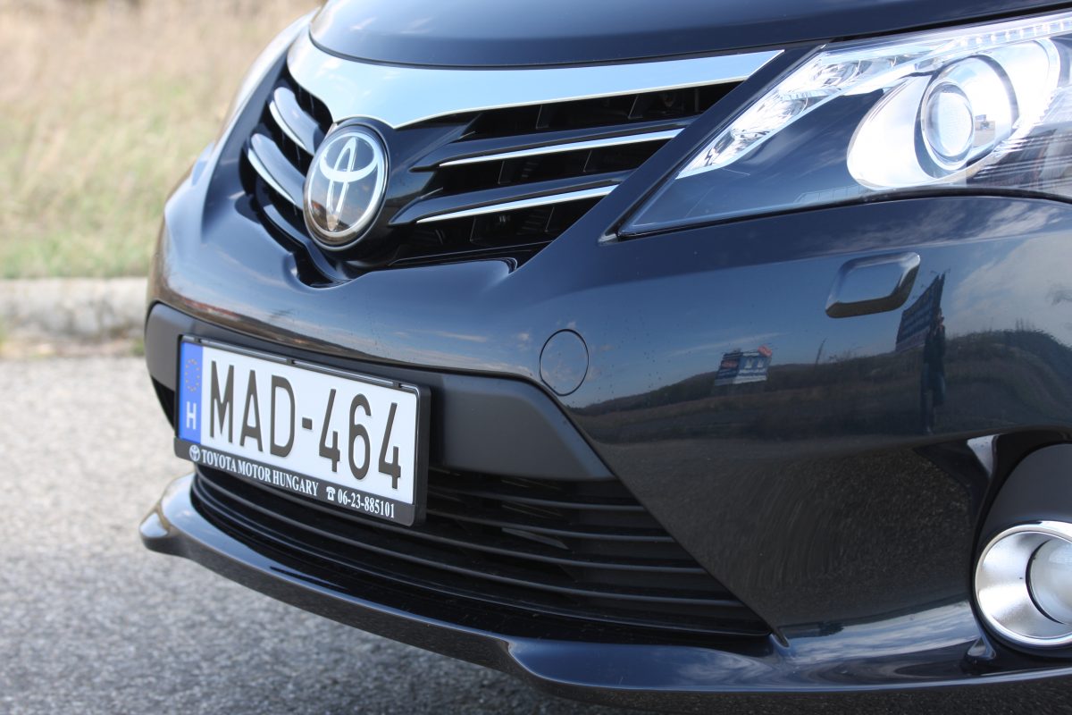 TOYOTA AVENSIS