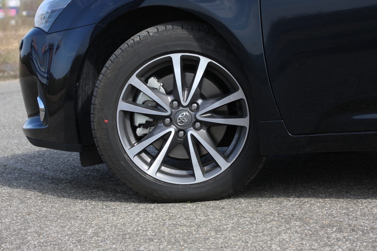 TOYOTA AVENSIS