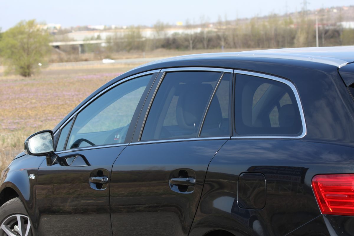 TOYOTA AVENSIS