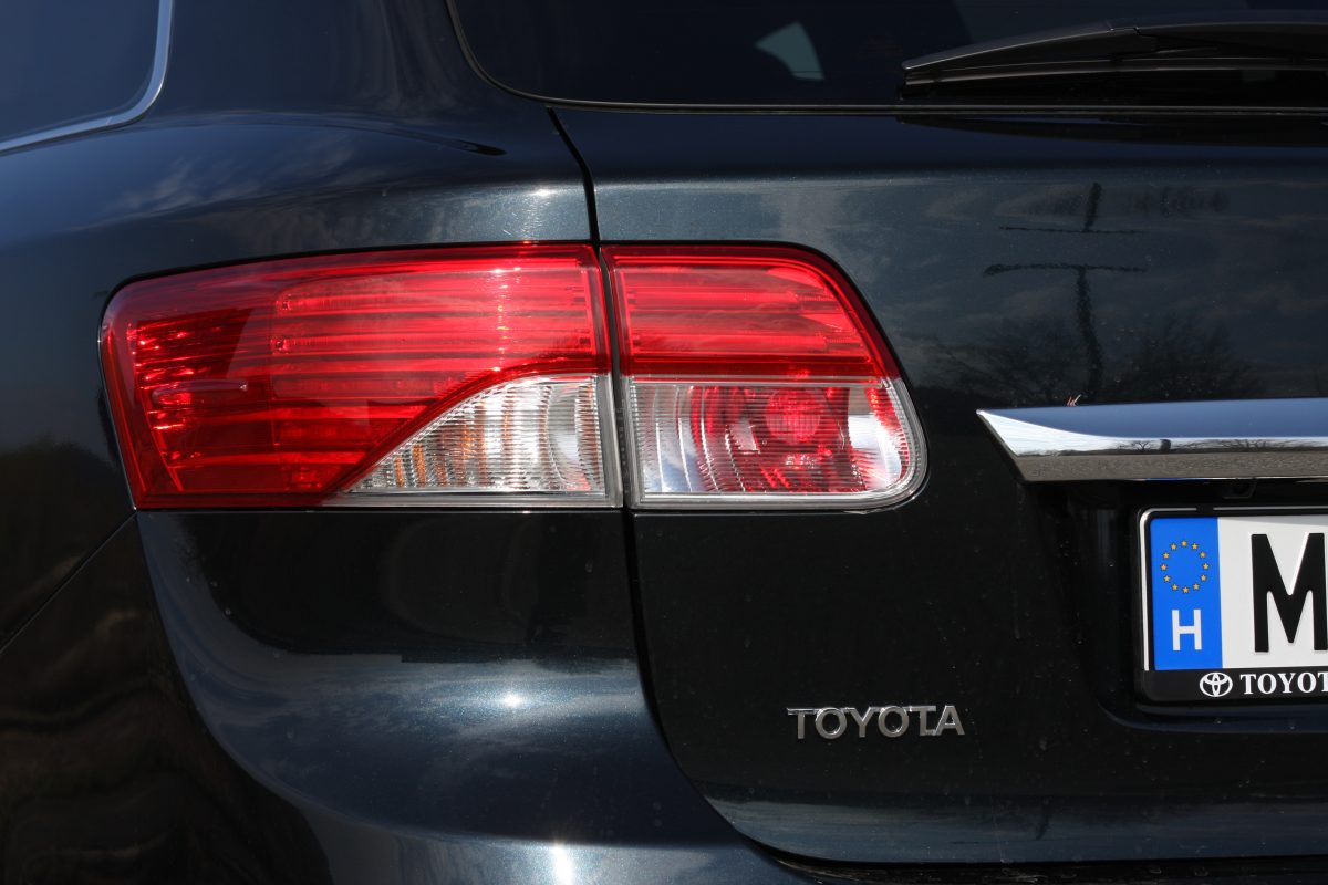 TOYOTA AVENSIS