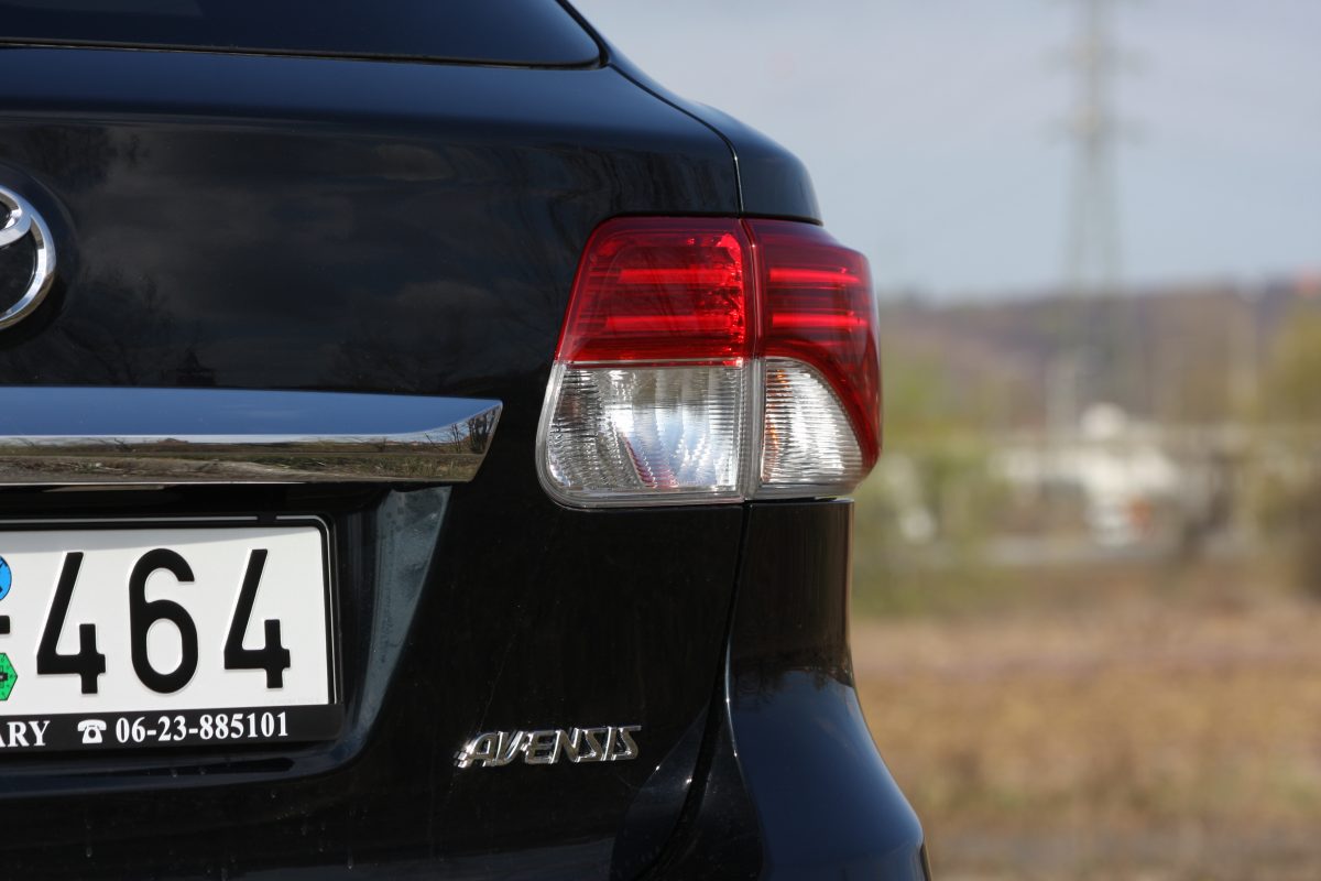 TOYOTA AVENSIS