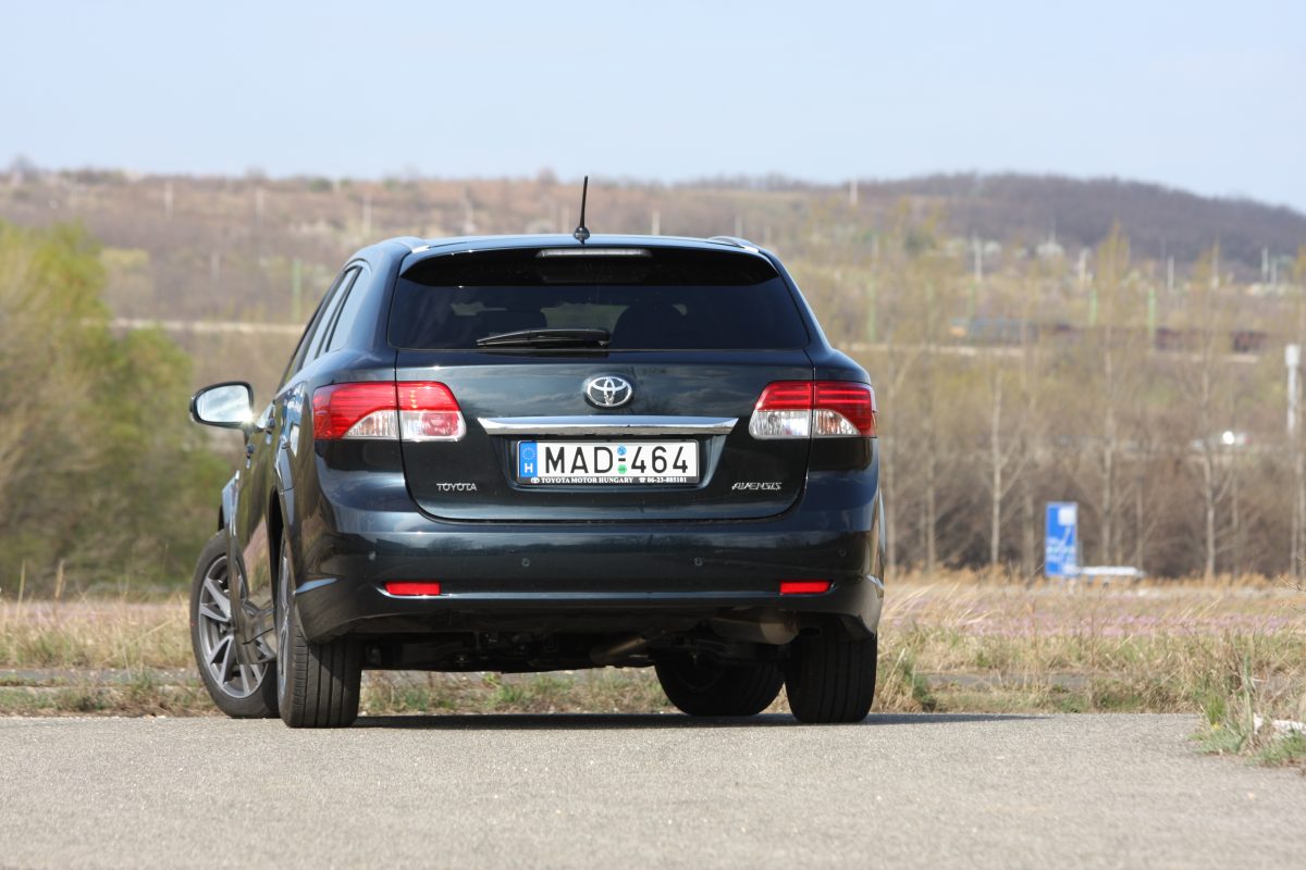 TOYOTA AVENSIS