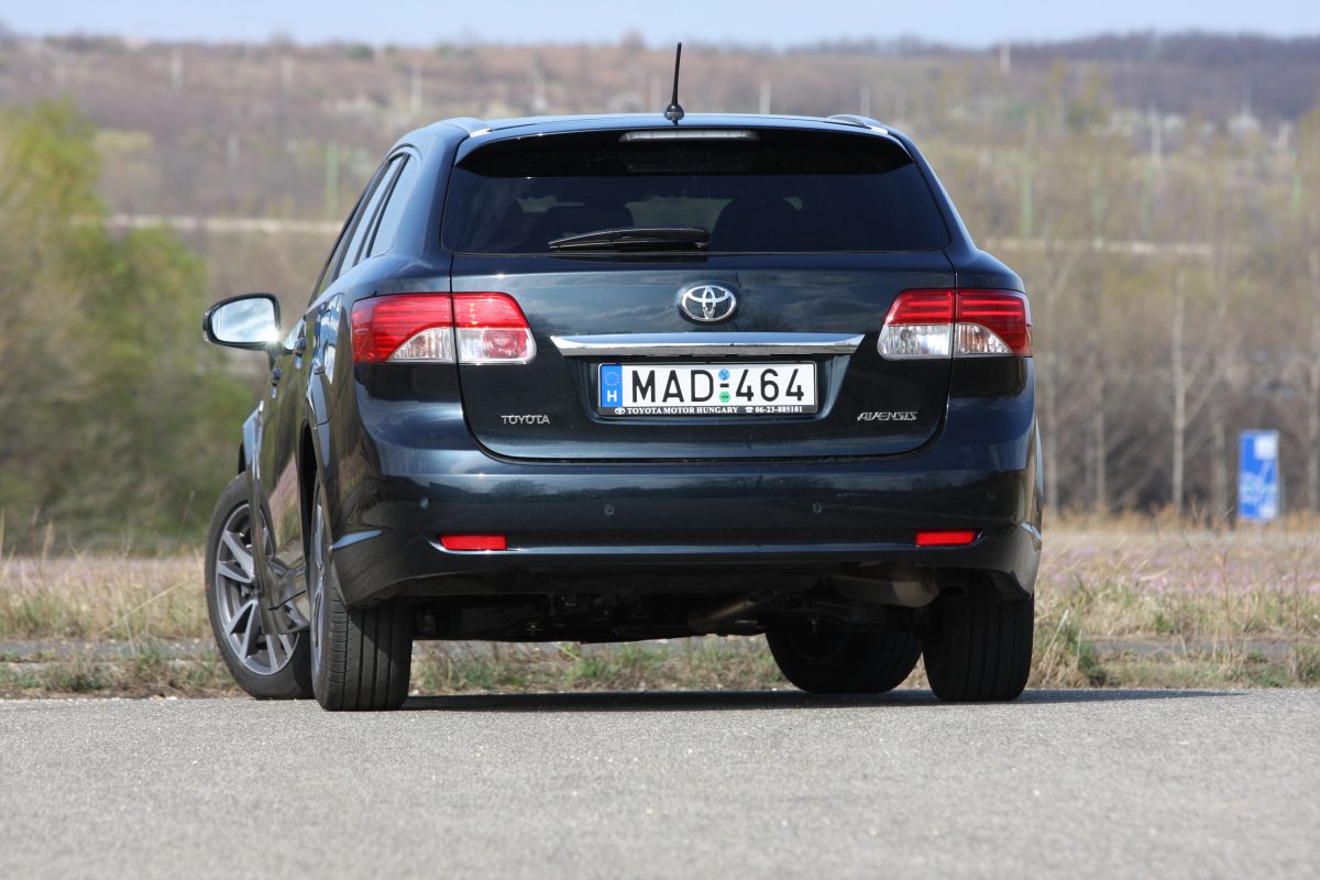 TOYOTA AVENSIS