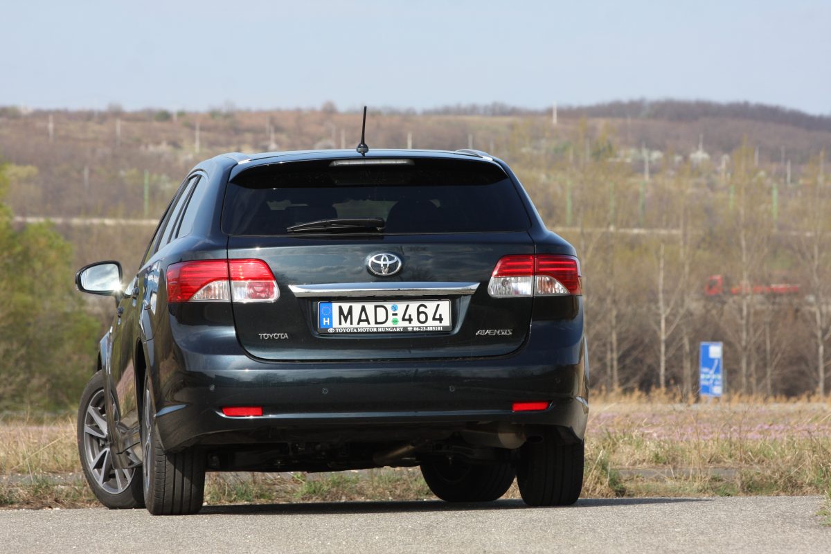TOYOTA AVENSIS