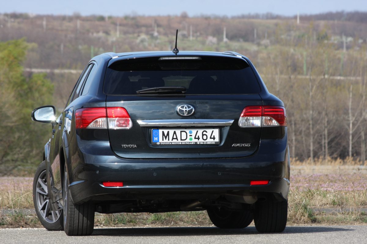 TOYOTA AVENSIS