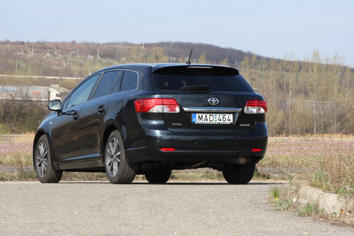 TOYOTA AVENSIS