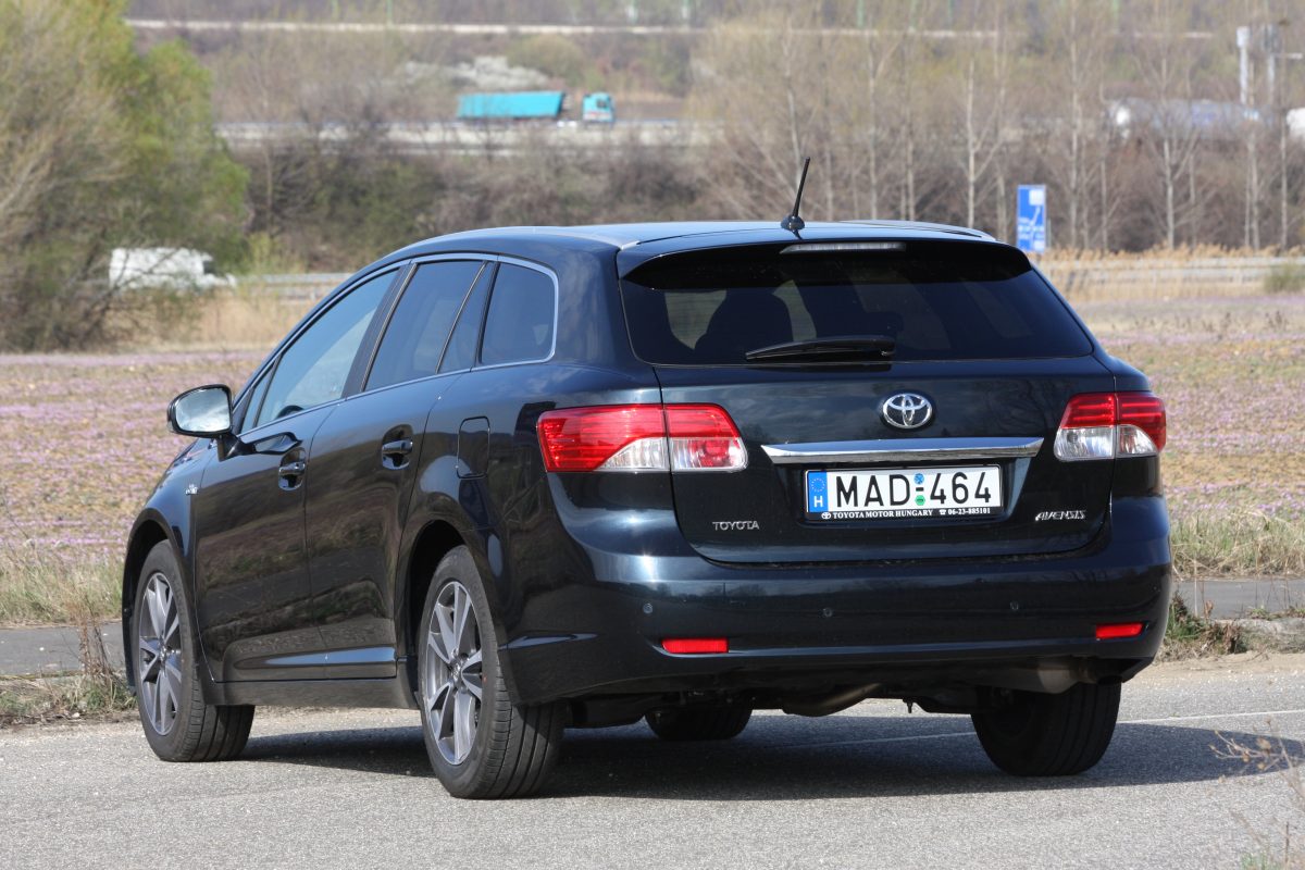 TOYOTA AVENSIS