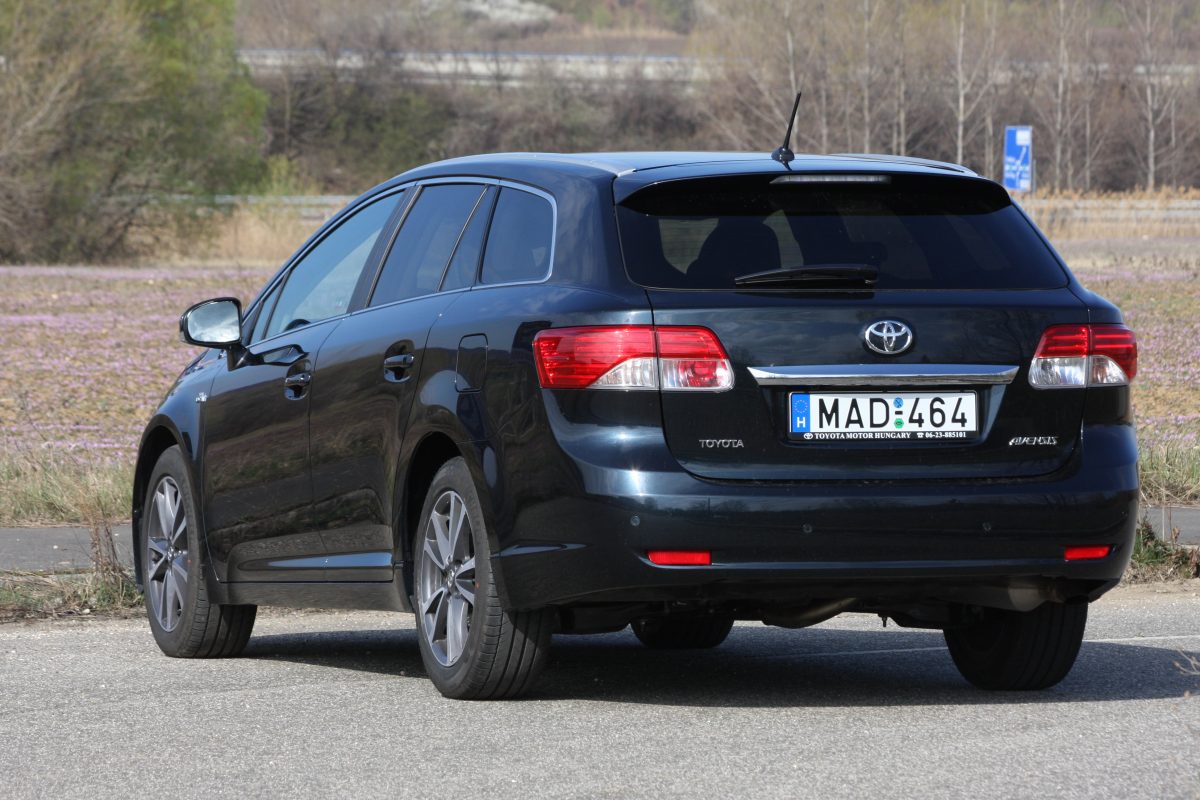 TOYOTA AVENSIS