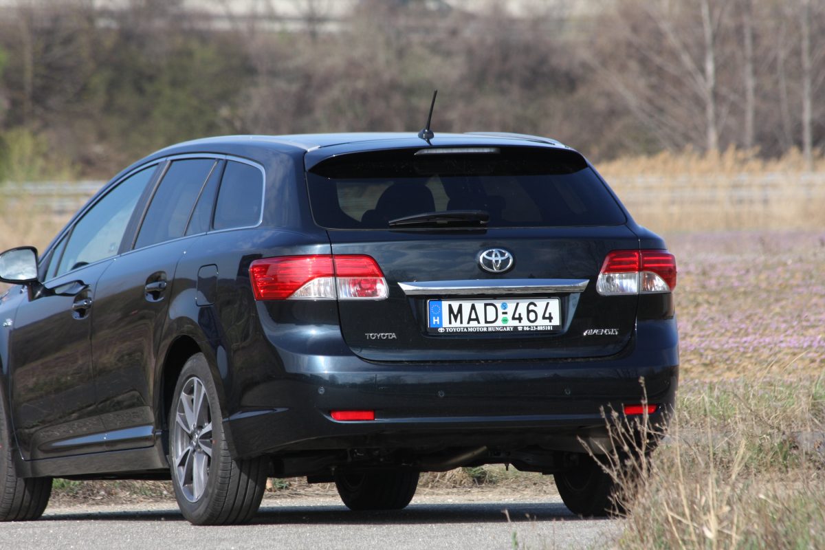 TOYOTA AVENSIS