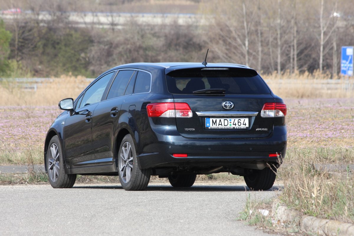 TOYOTA AVENSIS