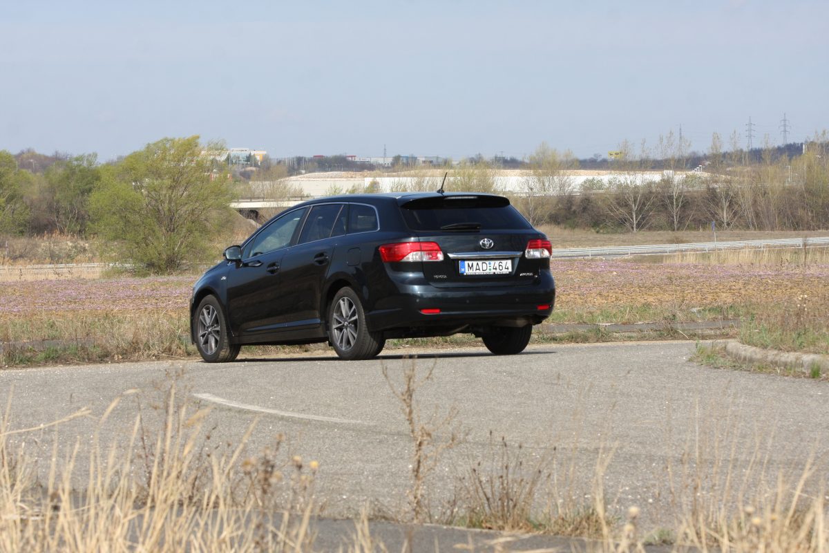 TOYOTA AVENSIS
