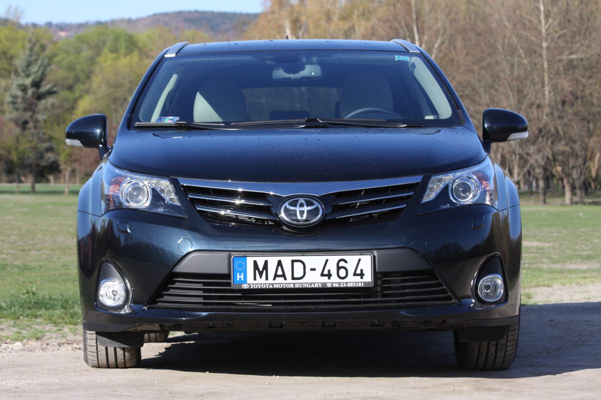 TOYOTA AVENSIS