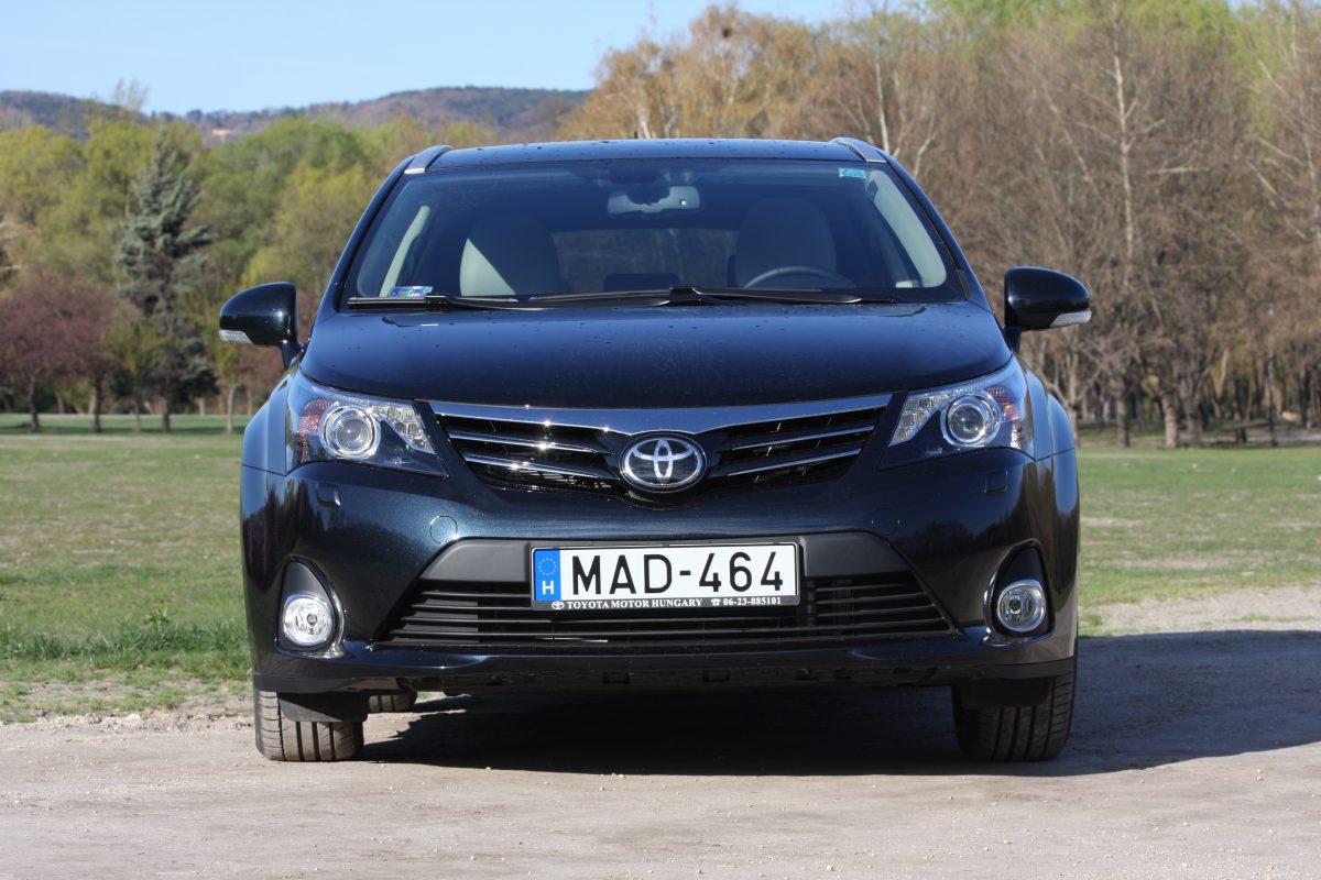 TOYOTA AVENSIS
