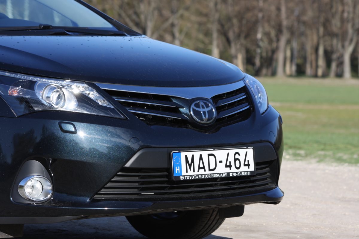 TOYOTA AVENSIS