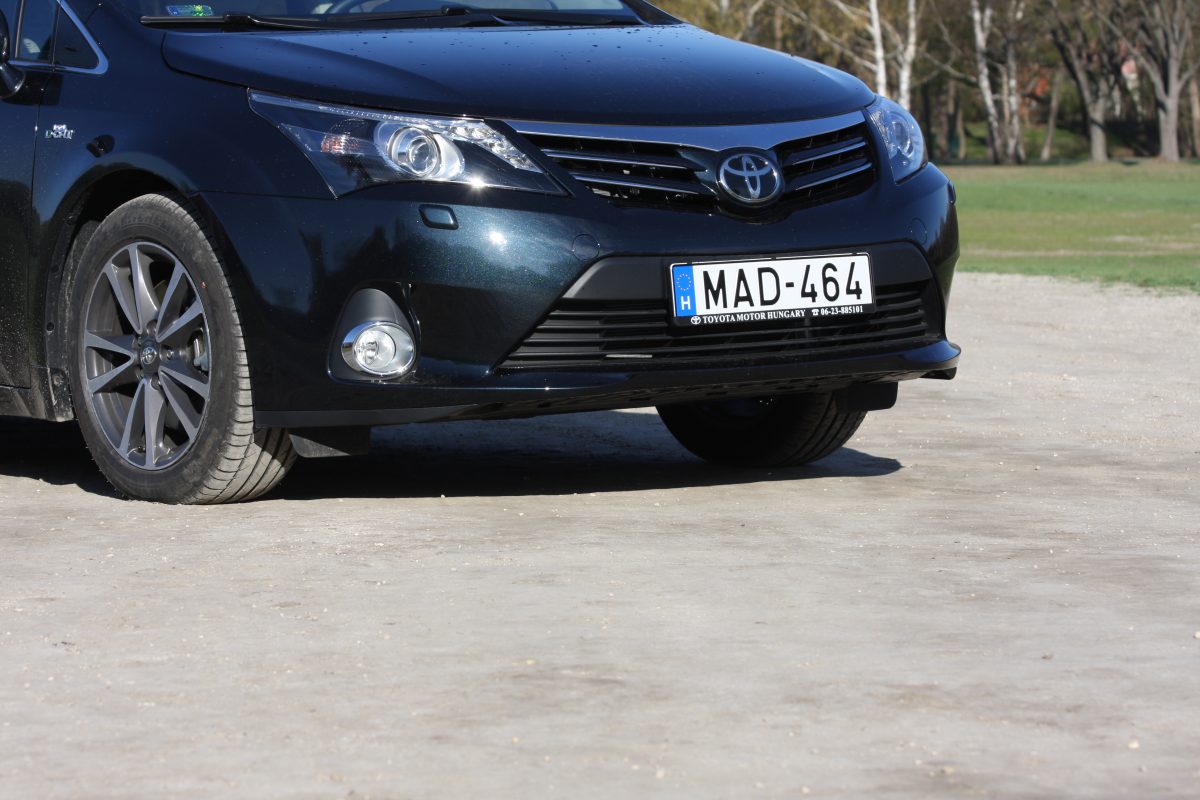 TOYOTA AVENSIS