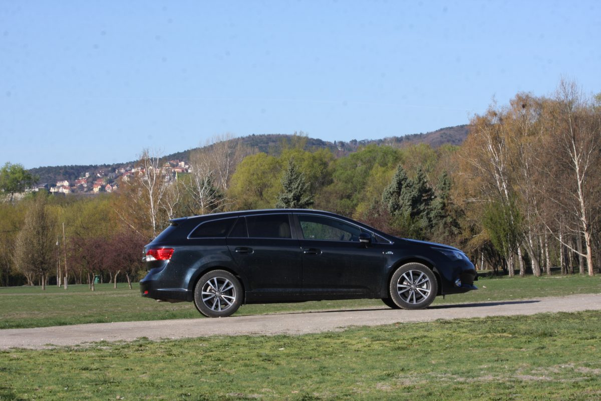 TOYOTA AVENSIS