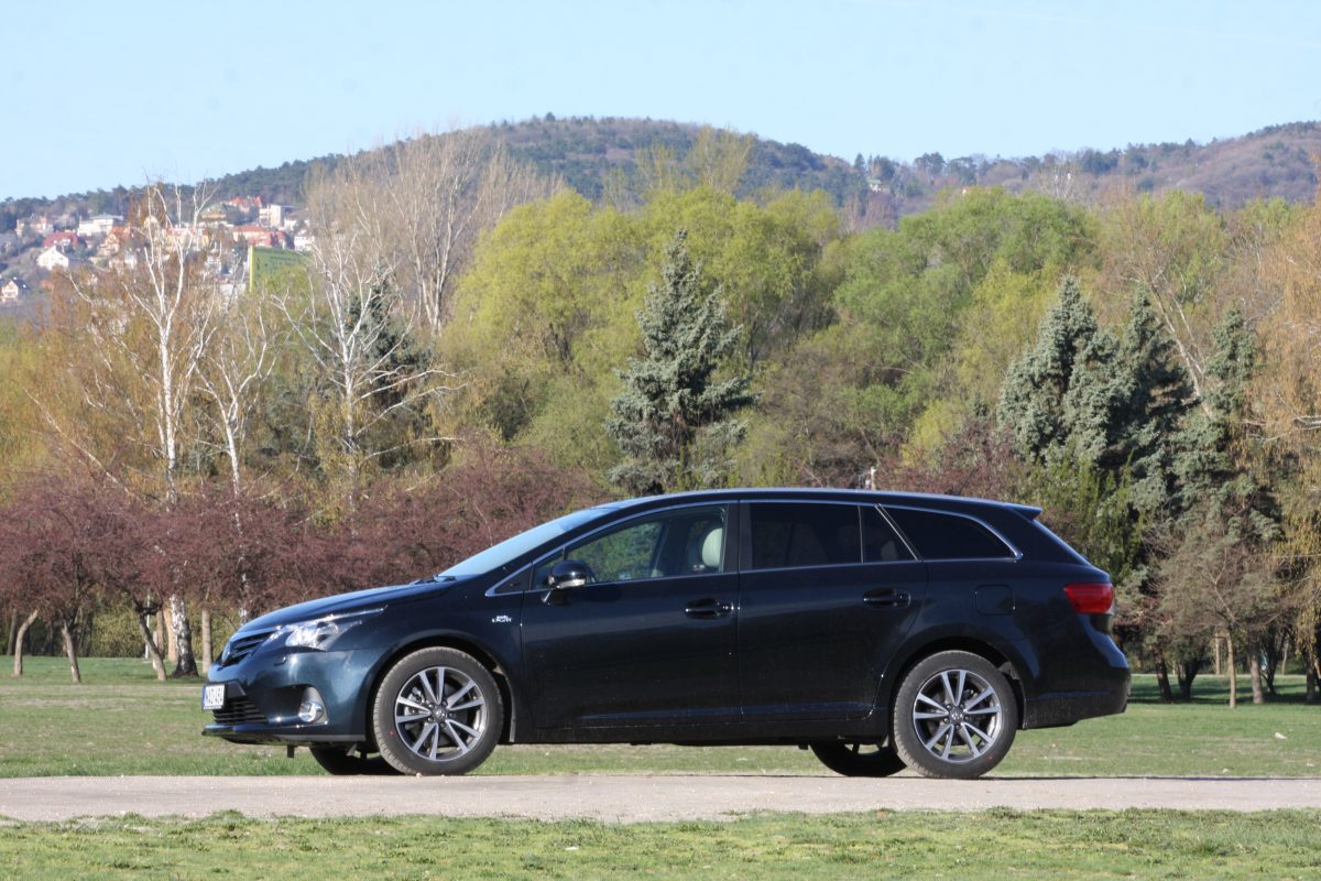 TOYOTA AVENSIS