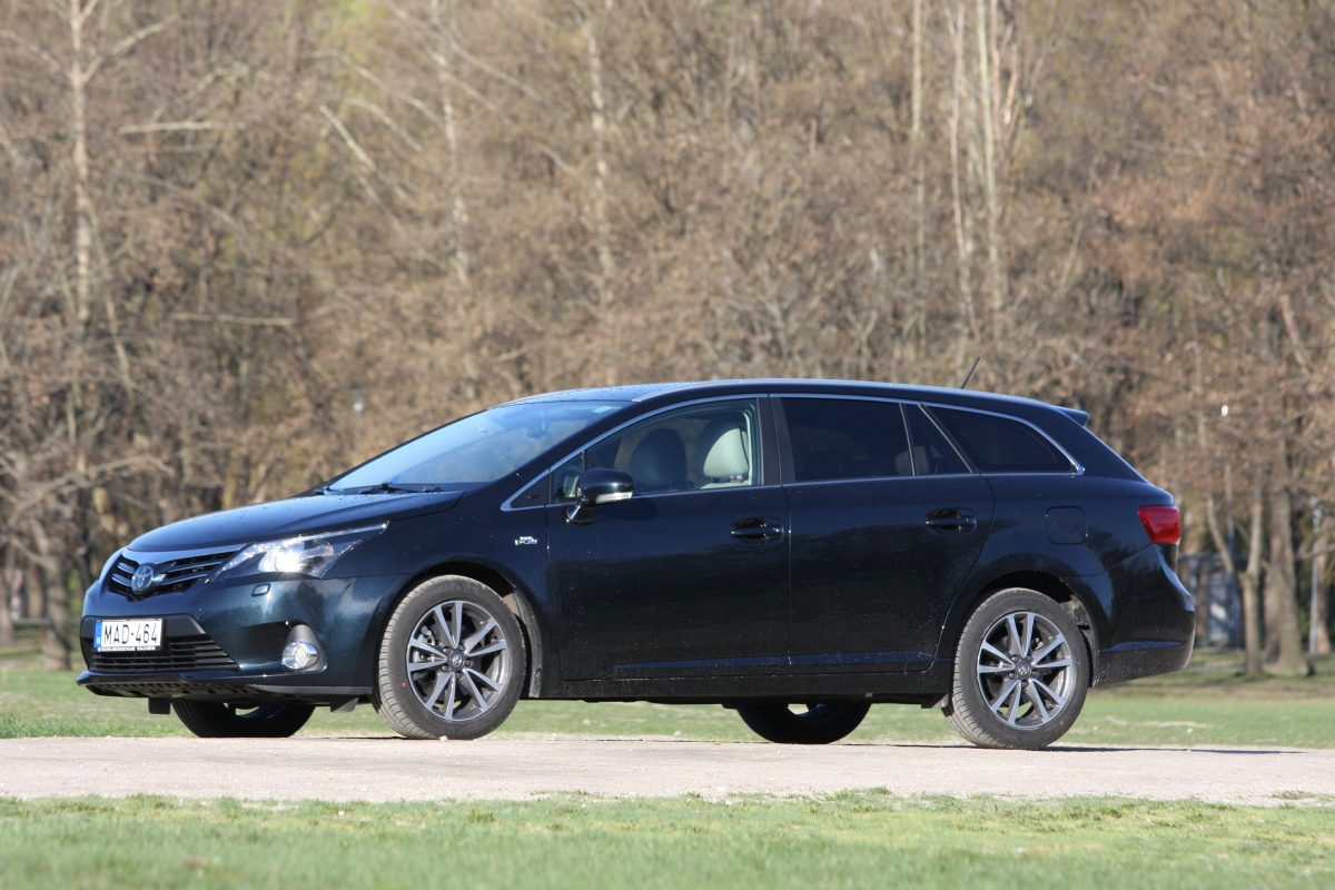 TOYOTA AVENSIS