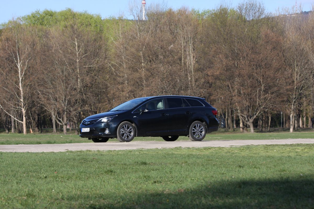 TOYOTA AVENSIS