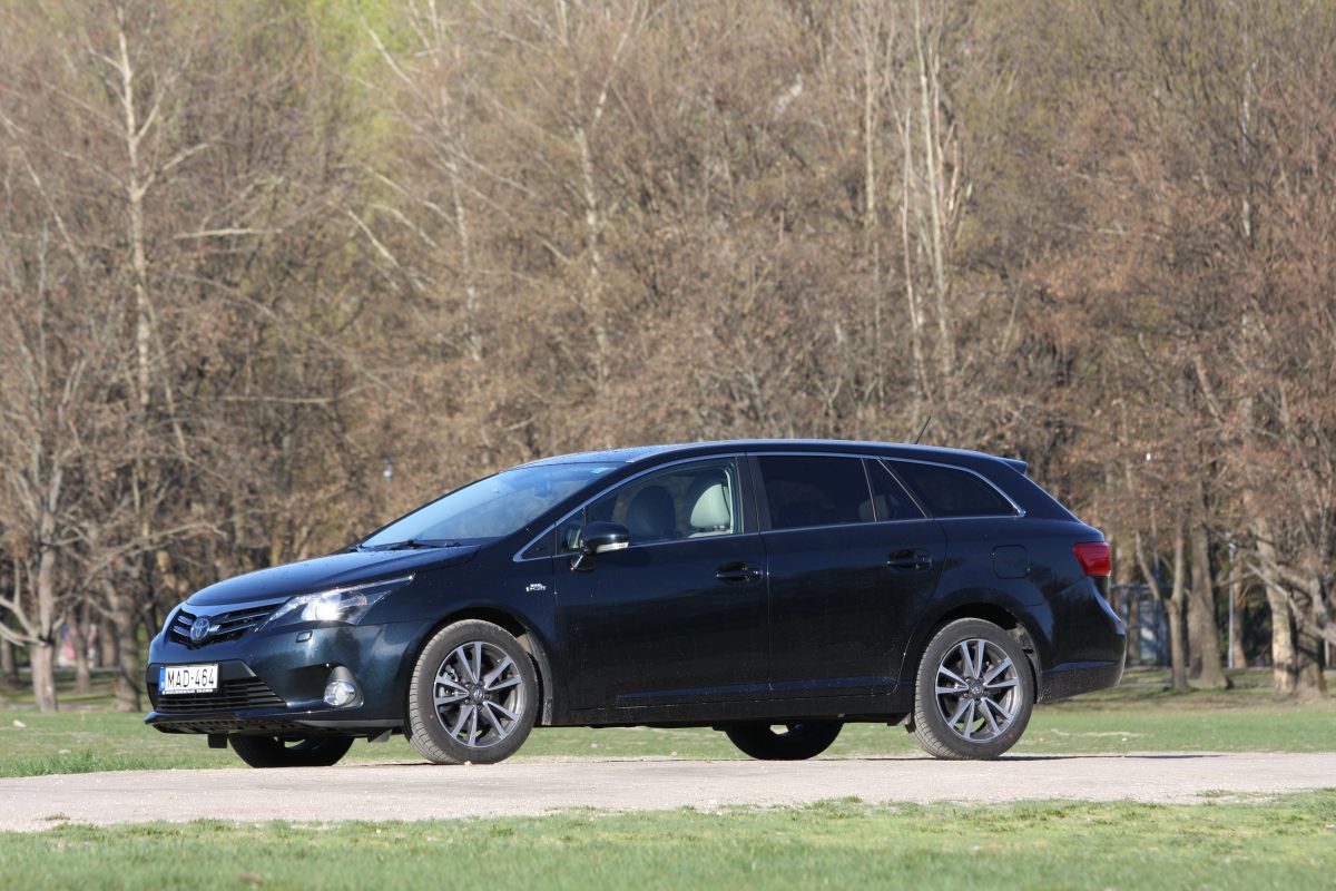 TOYOTA AVENSIS
