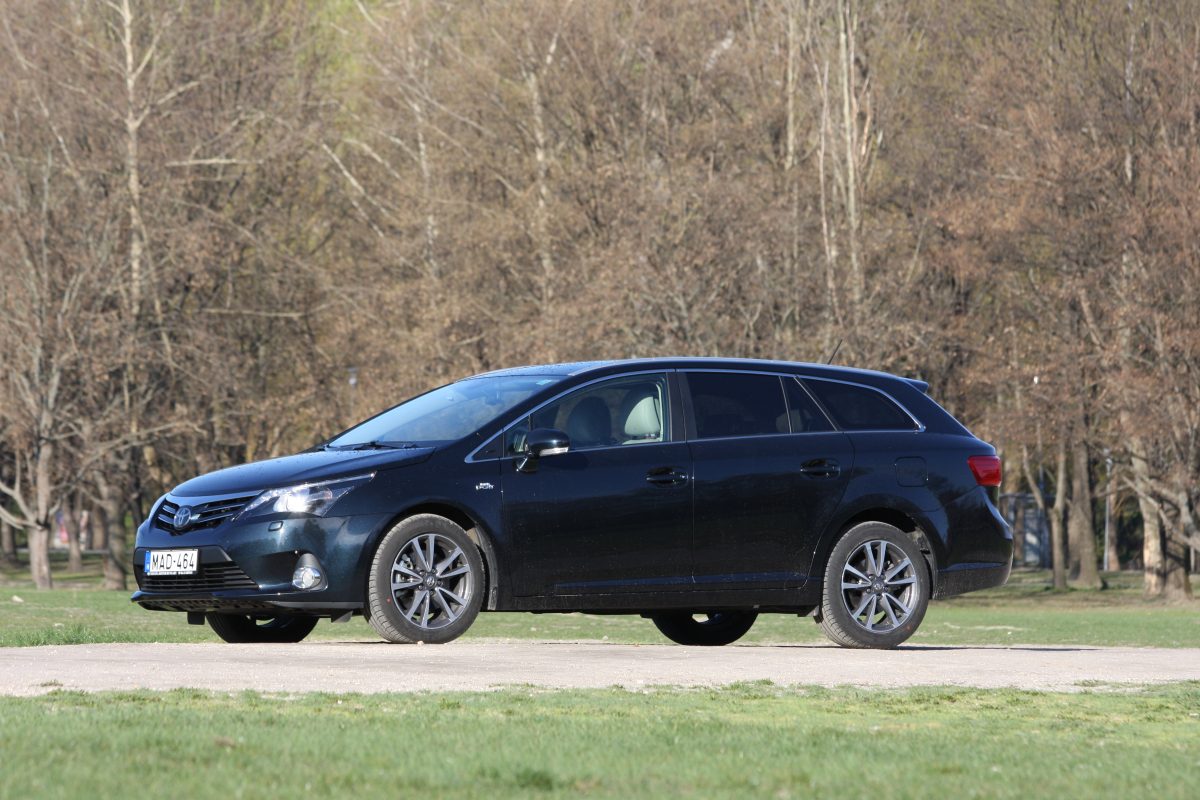 TOYOTA AVENSIS
