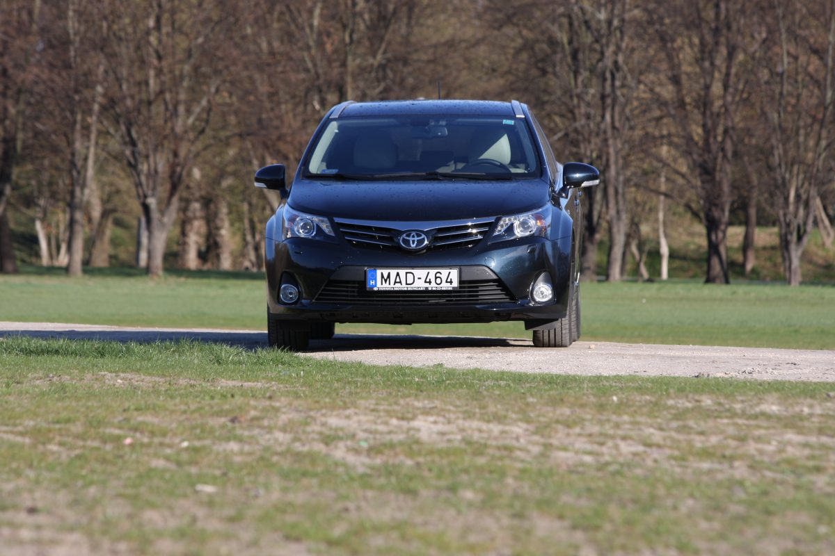 TOYOTA AVENSIS