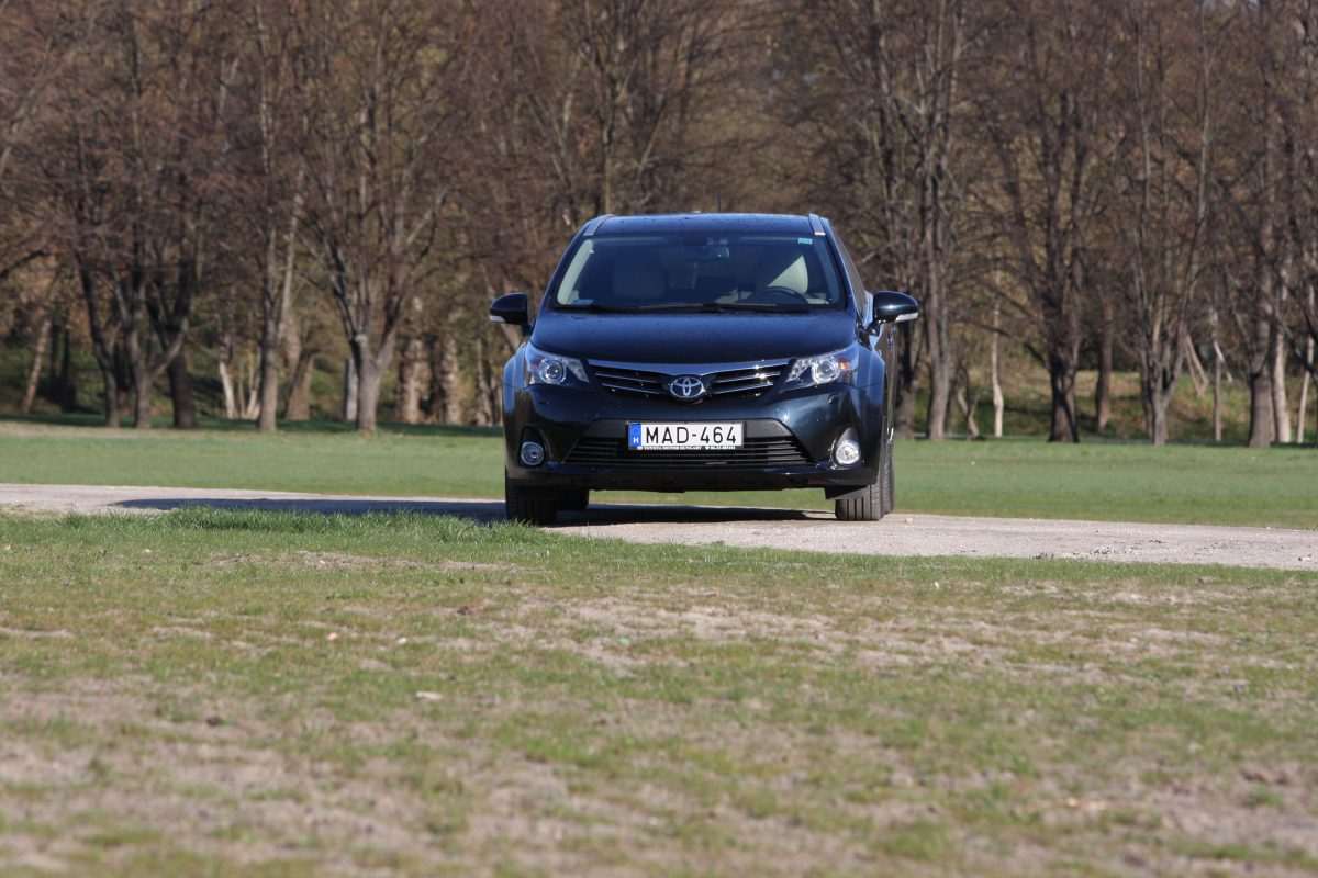 TOYOTA AVENSIS