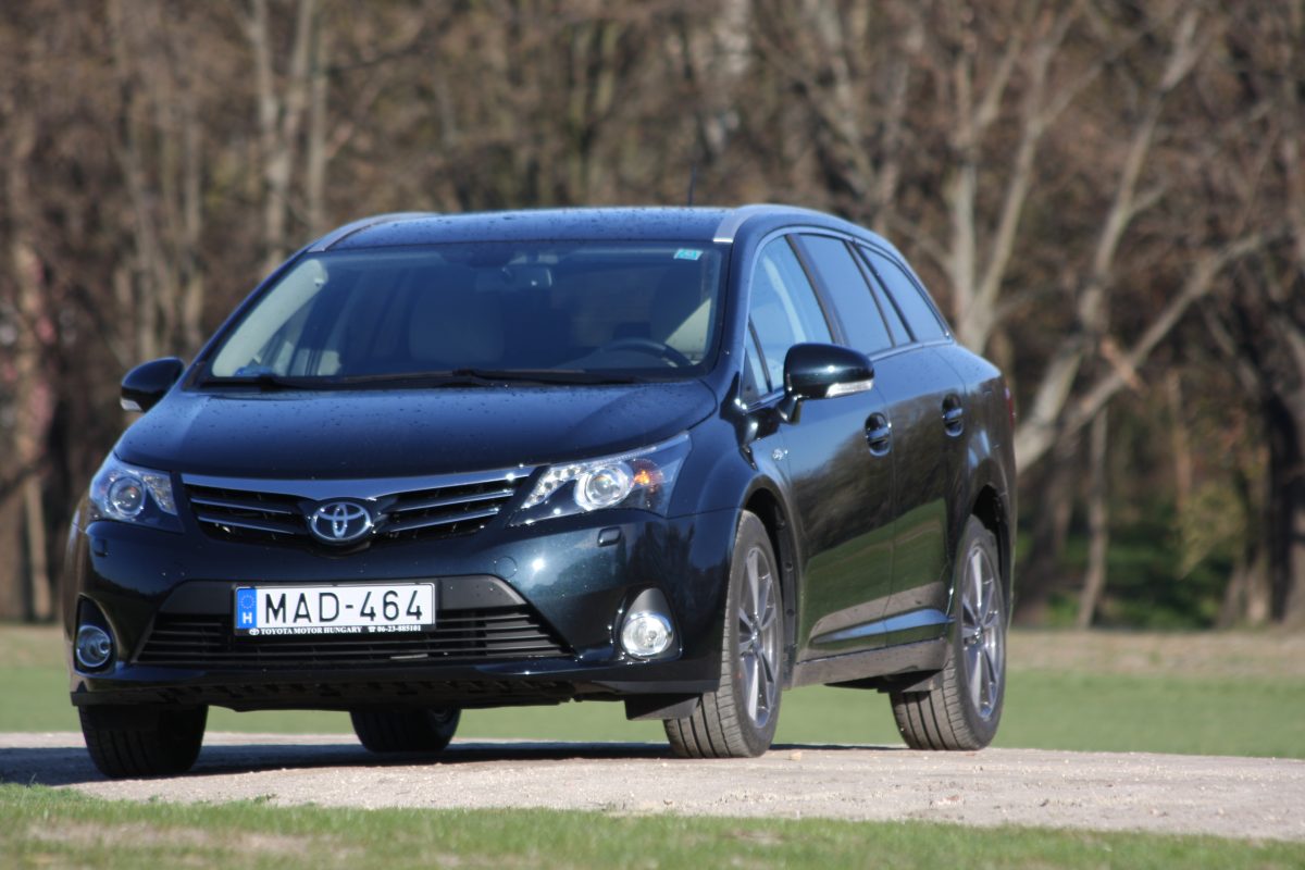 TOYOTA AVENSIS