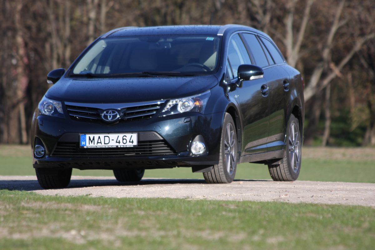 TOYOTA AVENSIS