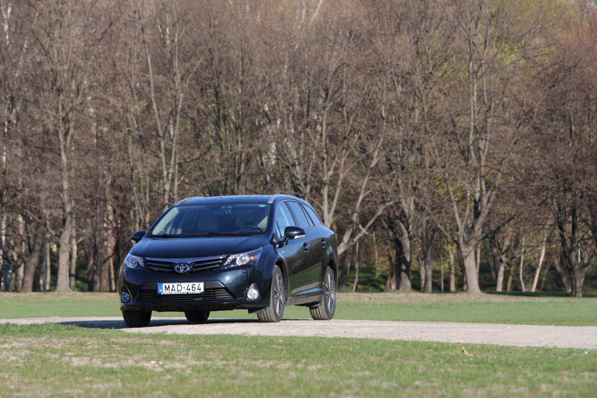 TOYOTA AVENSIS