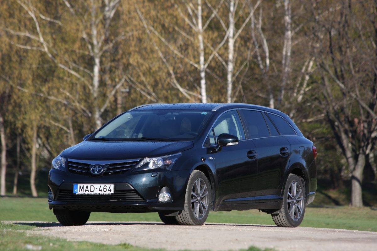 TOYOTA AVENSIS