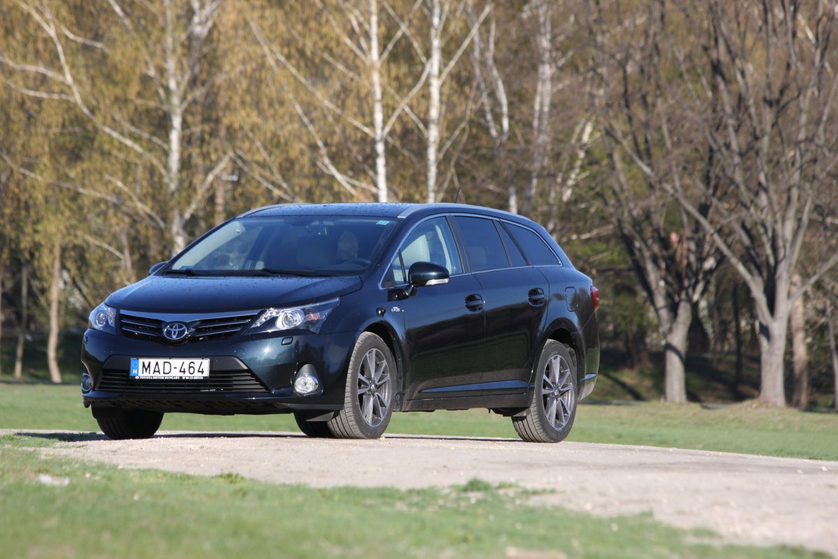 TOYOTA AVENSIS