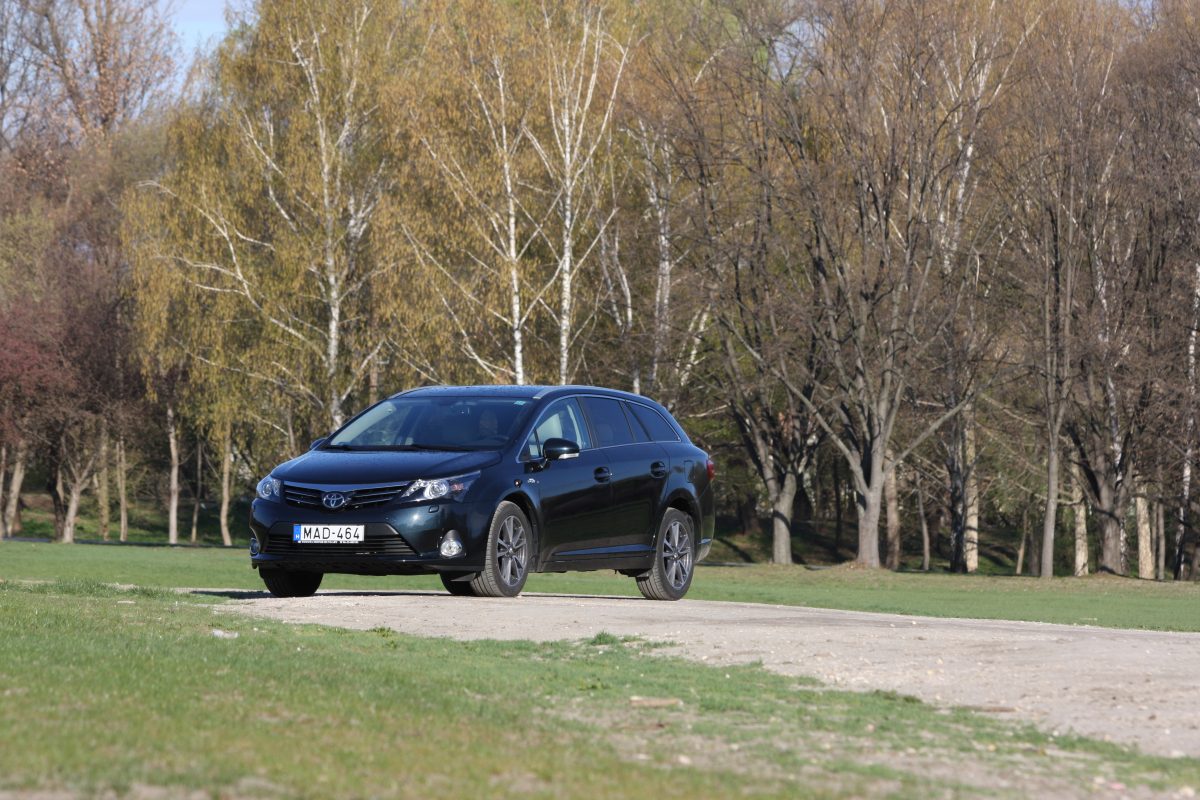 TOYOTA AVENSIS