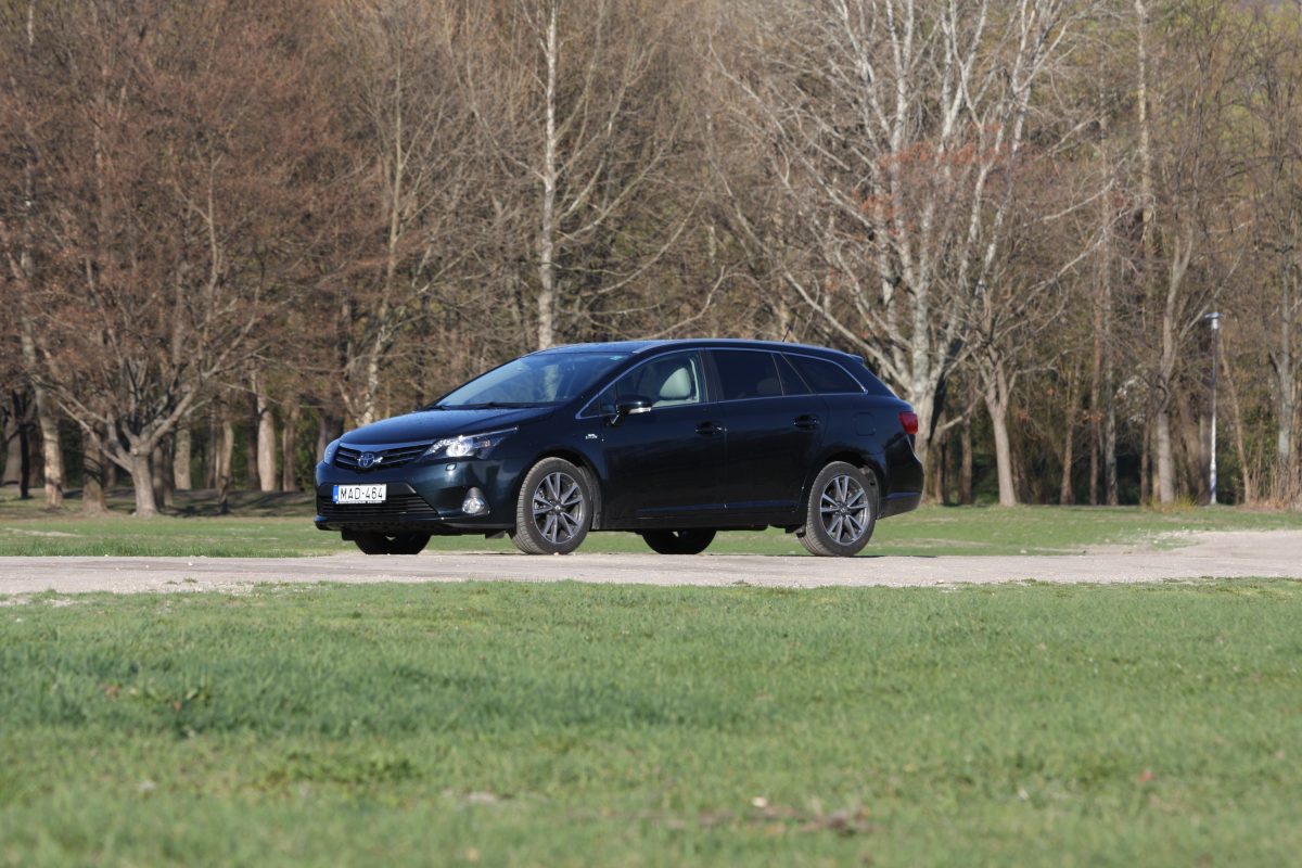 TOYOTA AVENSIS