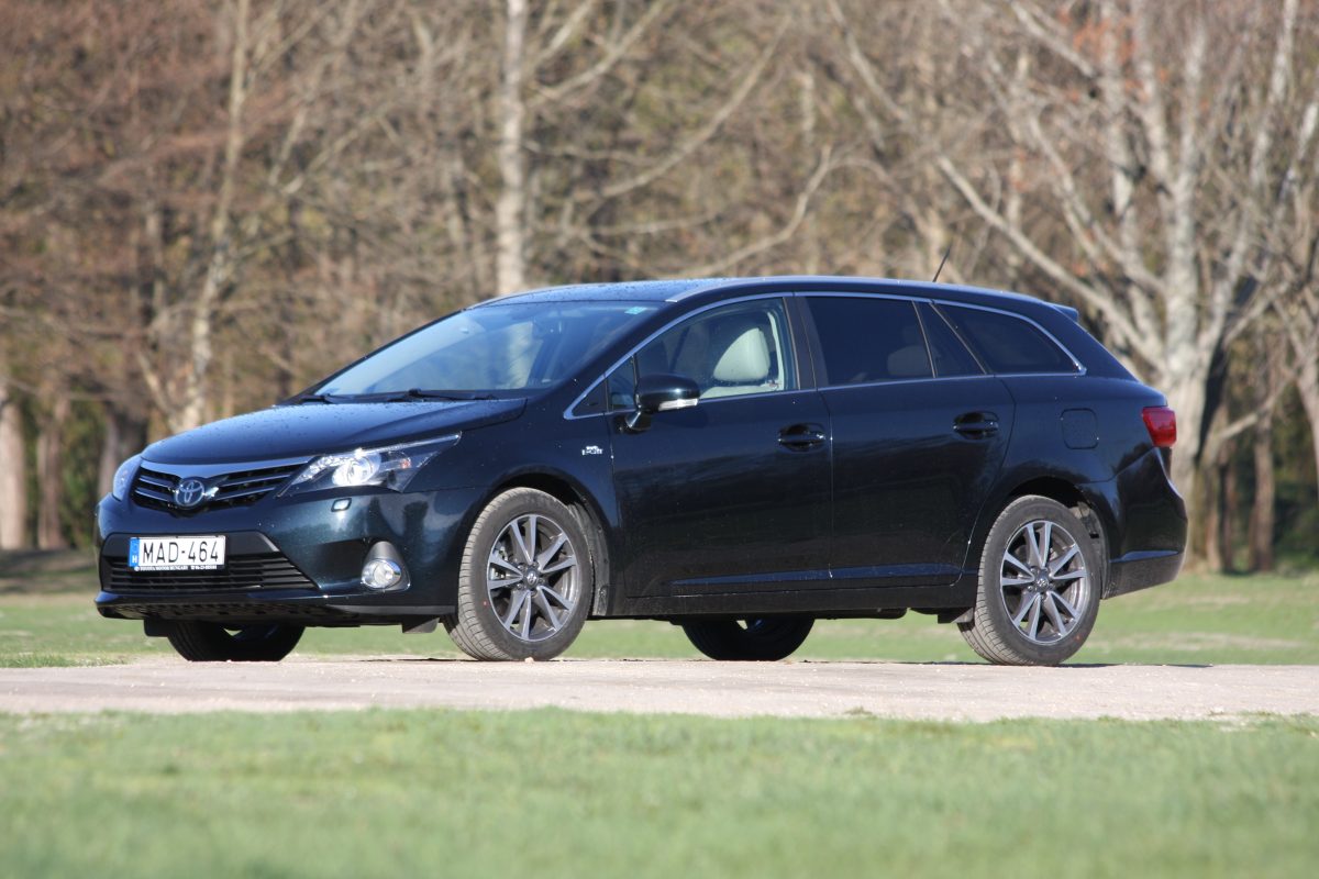 TOYOTA AVENSIS