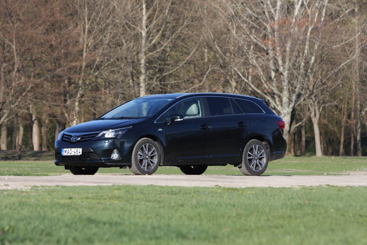 TOYOTA AVENSIS
