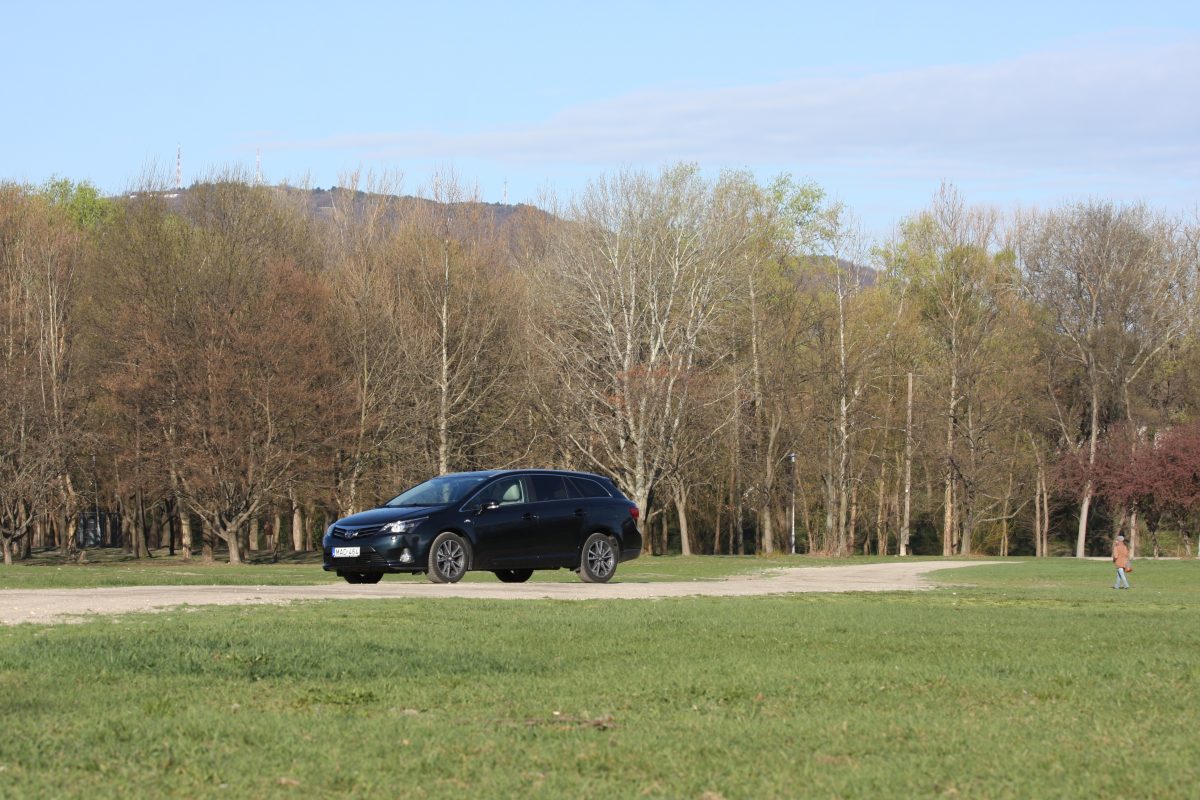 TOYOTA AVENSIS