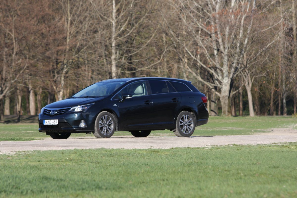 TOYOTA AVENSIS