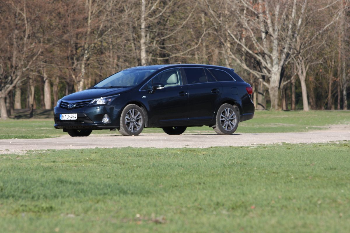 TOYOTA AVENSIS