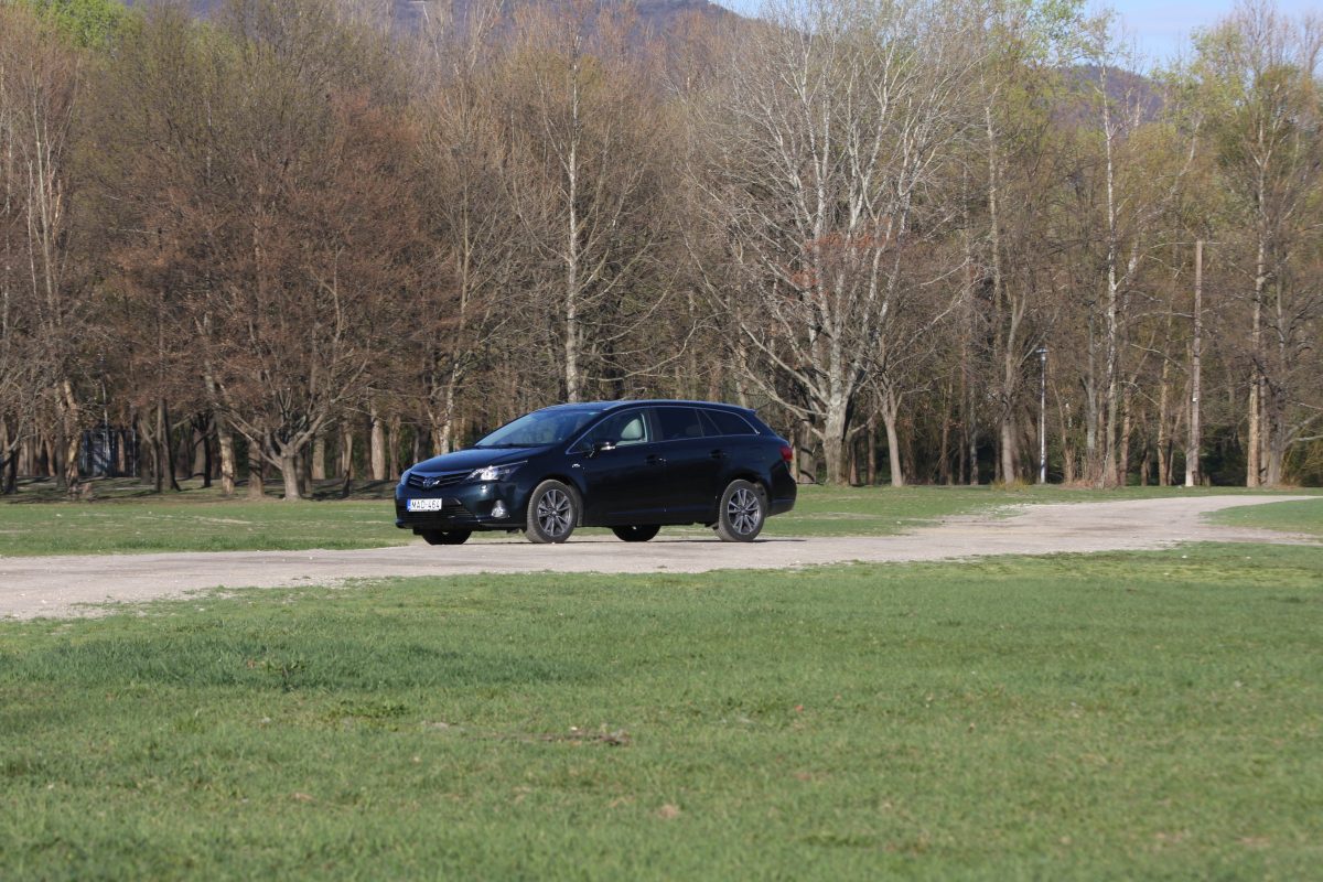 TOYOTA AVENSIS