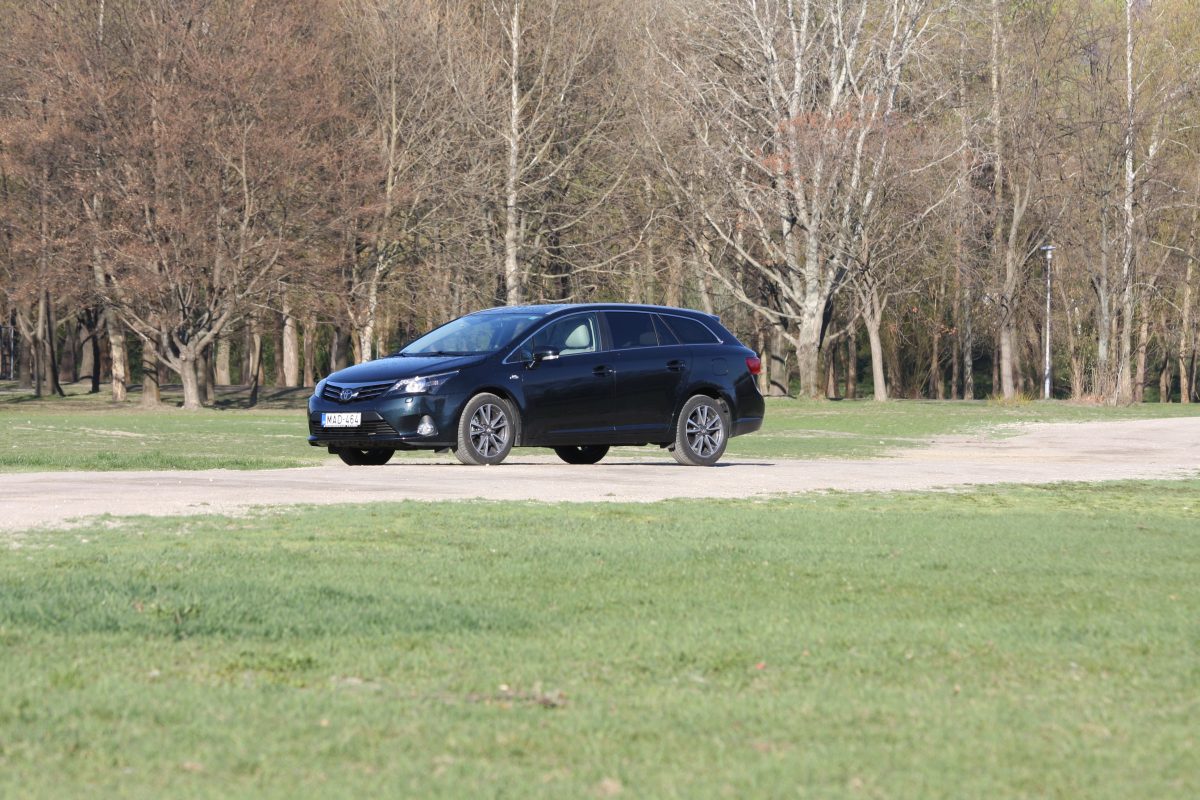 TOYOTA AVENSIS