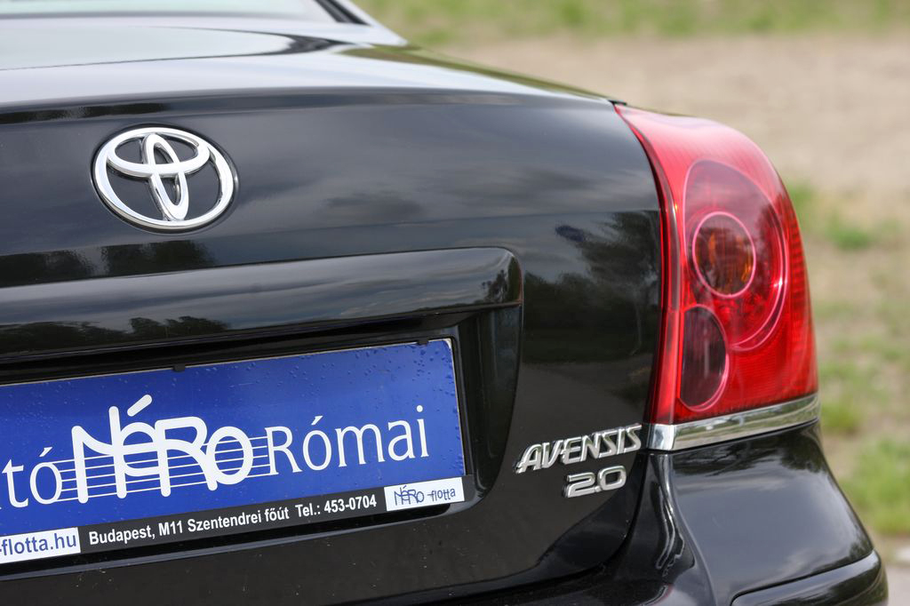 TOYOTA AVENSIS
