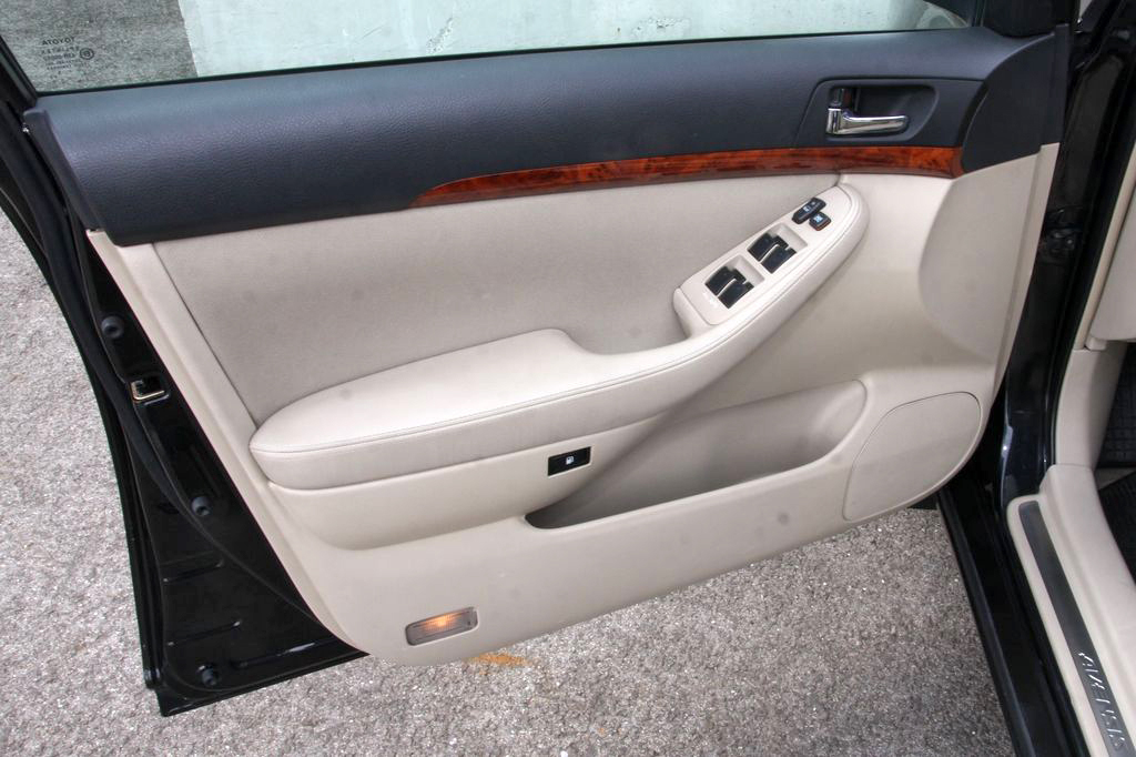TOYOTA AVENSIS